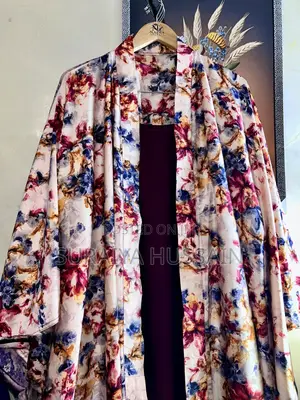 Blooming Elegance – Premium Floral Set