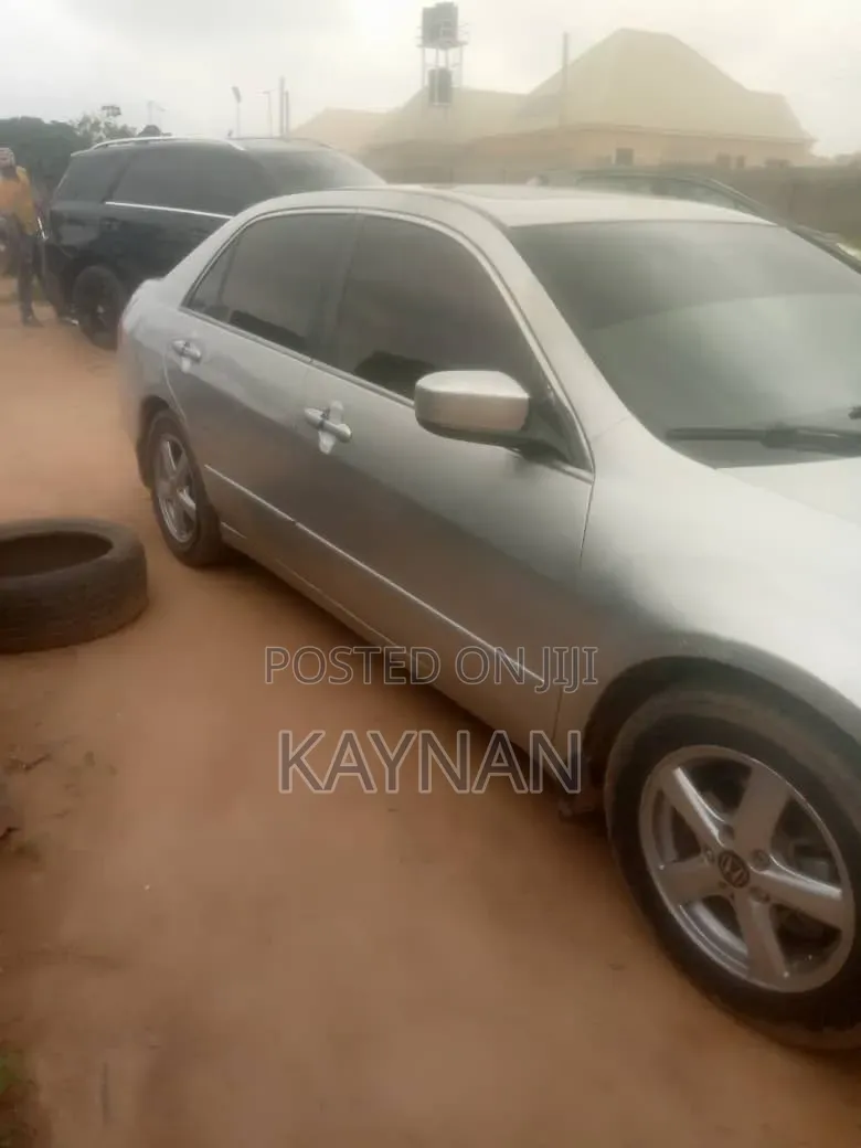 Honda Accord 2005 Gray