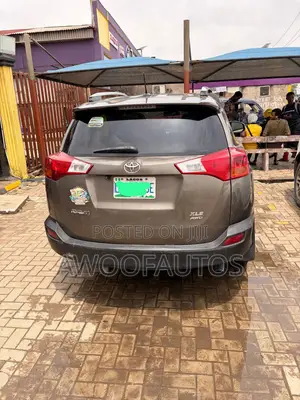 Toyota RAV4 XLE 4dr SUV (2.5L 4cyl 6A) 2014 Burgundy