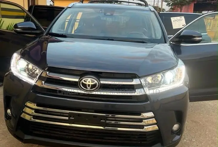 Toyota Highlander XLE 4x2 V6 (3.5L 6cyl 8A) 2017 Black
