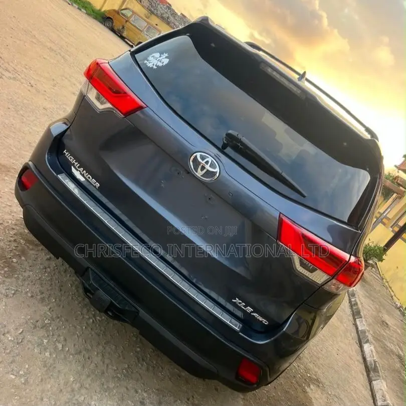 Toyota Highlander XLE 4x2 V6 (3.5L 6cyl 8A) 2017 Black