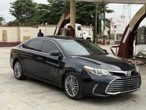 Toyota Avalon Limited Sedan FWD (3.5L 6cyl 6A) 2017 Black