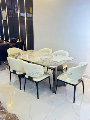 Comfortable Dining Table With 6 Leather Chairs
