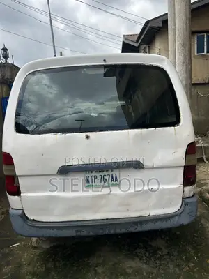 Toyota HiAce 1998 White