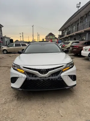 Toyota Camry XSE (2.5L 4cyl 8A) 2019 White