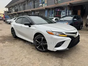 Toyota Camry XSE (2.5L 4cyl 8A) 2019 White