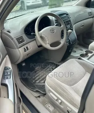 Toyota Sienna 2007 Gold