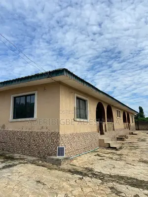 2bdrm Bungalow in Oyateru Estate, Ologuneru for sale