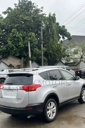 Toyota RAV4 Limited 4dr SUV AWD (2.5L 4cyl 6A) 2014 Silver