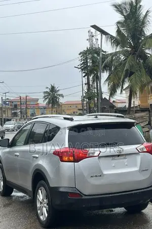 Toyota RAV4 Limited 4dr SUV AWD (2.5L 4cyl 6A) 2014 Silver