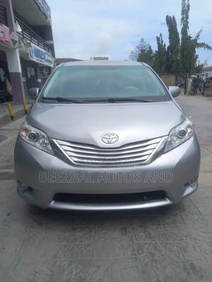Toyota Sienna LE AWD 7-Passenger 2013 Gray
