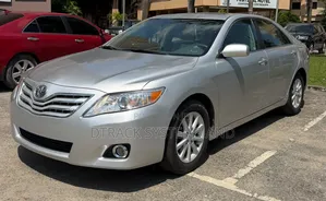 Toyota Camry XLE 4dr Sedan (2.5L 4cyl 6AM) 2010 Silver