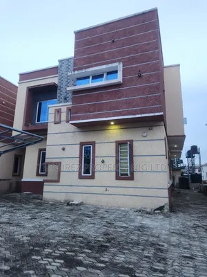 Mini Flat in Chevron for rent