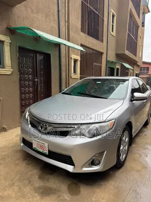 Toyota Camry XLE 4dr Sedan (2.5L 4cyl 6A) 2013 Silver