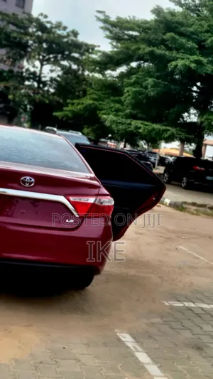 Toyota Camry LE 4dr Sedan (2.5L 4cyl 6A) 2015 Burgundy