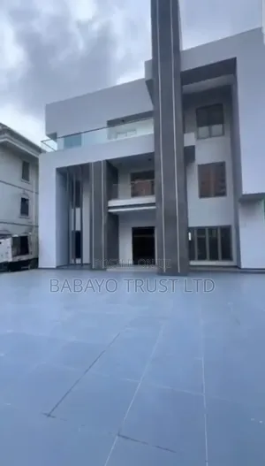 5bdrm Duplex in Banana Island for sale