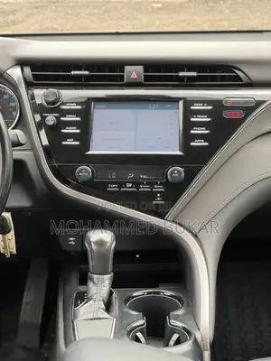 Toyota Camry SE FWD (2.5L 4cyl 8AM) 2018 Gray