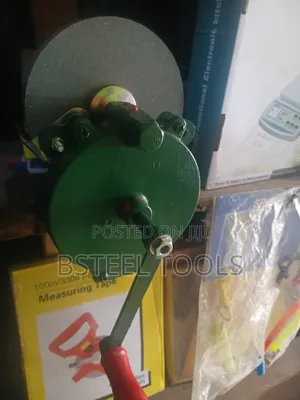 Medium Hand Grinder – Versatile Grinding Tool