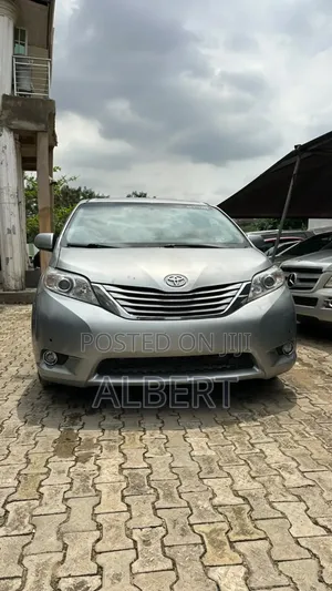 Toyota Sienna 2015 Silver