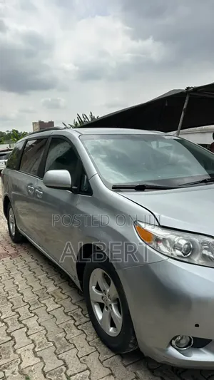 Toyota Sienna 2015 Silver