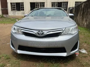Toyota Camry LE 4dr Sedan (2.5L 4cyl 6A) 2014 White