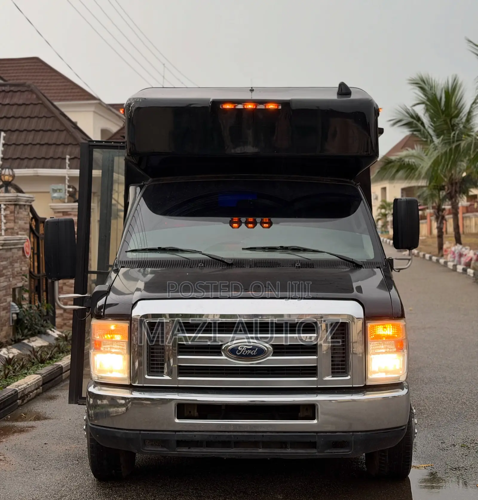 Ford E-350 2014 Black