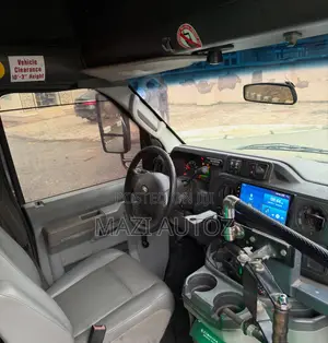 Ford E-350 2014 Black