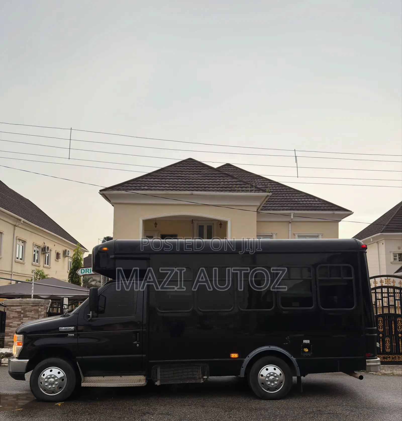 Ford E-350 2014 Black