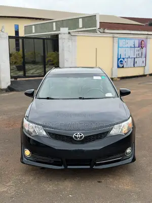 Toyota Camry SE 4dr Sedan (2.5L 4cyl 6A) 2014