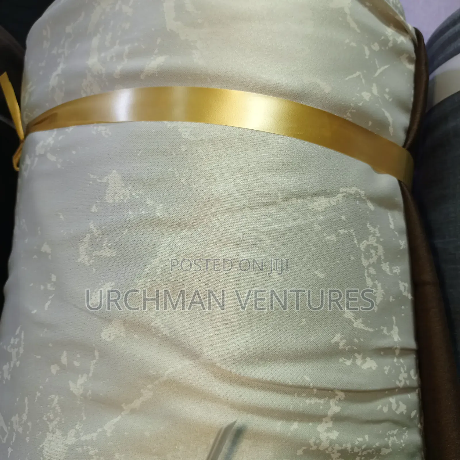 Curtain / Blind