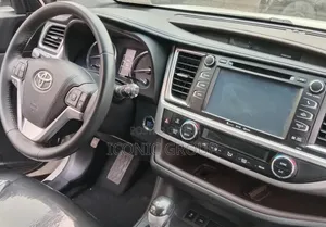 Toyota Highlander XLE V6 4x4 (3.5L 6cyl 6A) 2016 Off white