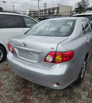 Toyota Corolla LE 4dr Sedan (1.8L 4cyl 4A) 2010 Silver
