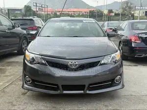 Toyota Camry SE 4dr Sedan (2.5L 4cyl 6A) 2014 Gray