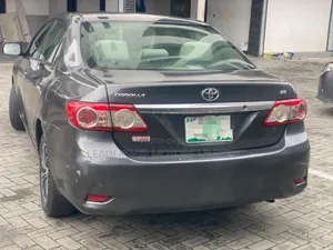 Toyota Corolla LE 4dr Sedan (1.8L 4cyl 4A) 2011 Gray