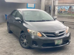 Toyota Corolla LE 4dr Sedan (1.8L 4cyl 4A) 2011 Gray