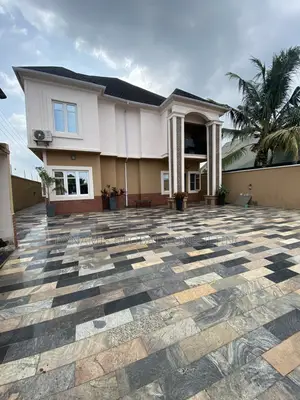 Furnished 5bdrm Duplex in Unilag Estate, for sale