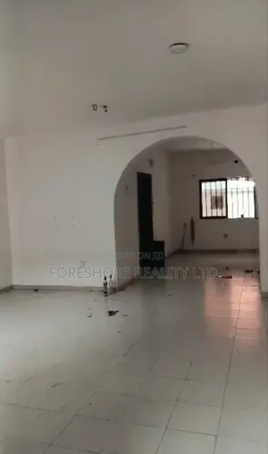 3bdrm Apartment in Ilupeju for rent