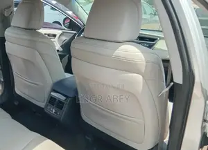 Toyota Avalon Limited 4dr Sedan (3.5L 6cyl 6A) 2015 Silver