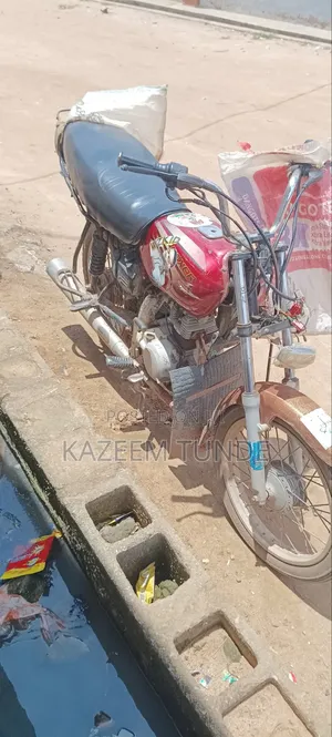 Bajaj Boxer 2024 Red