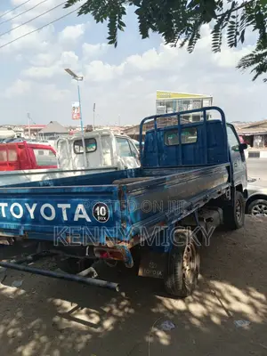 TOYOTA Cabstar