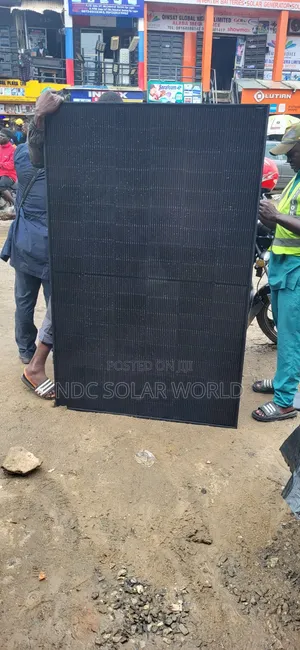 550w All Black Mono Panels
