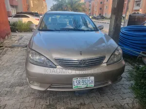 Toyota Camry 2004 Gold