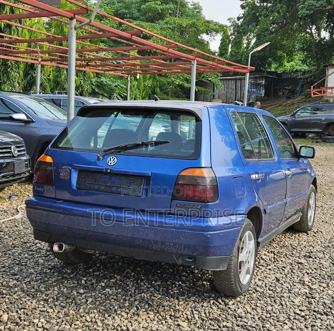 Volkswagen Golf 2000 Blue