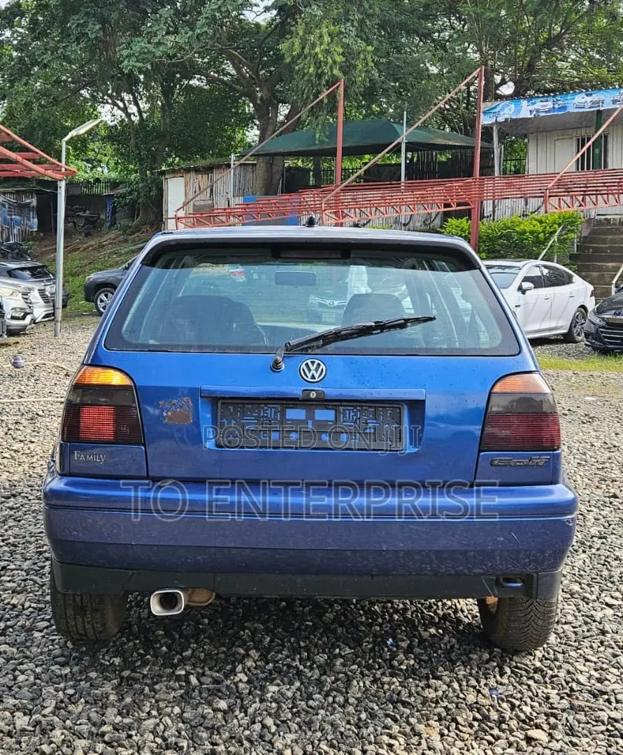 Volkswagen Golf 2000 Blue
