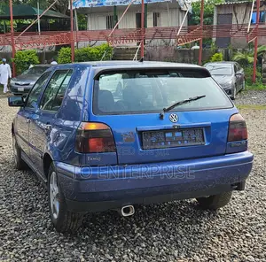 Volkswagen Golf 2000 Blue