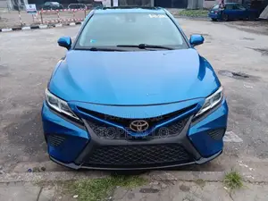 Toyota Camry SE (2.5L 4cyl 8A) 2019 Blue