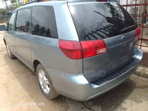 Toyota Sienta 2005 Blue