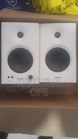 Edifier Mr4 Studio Monitor Speaker/ NAudio 2 Channel Sound Card