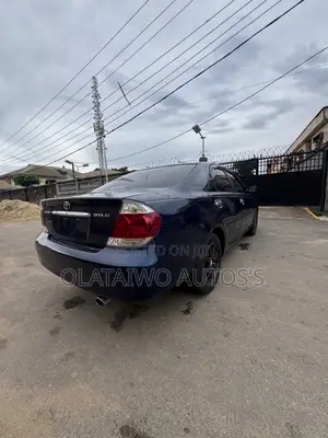 Toyota Camry XLE 4dr Sedan (2.4L 4cyl 5A) 2005 Blue