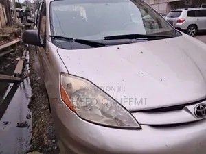 Toyota Sienna 2007 Silver